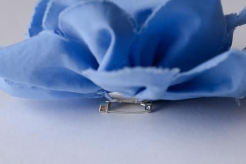 Cotton flower brooch Blue