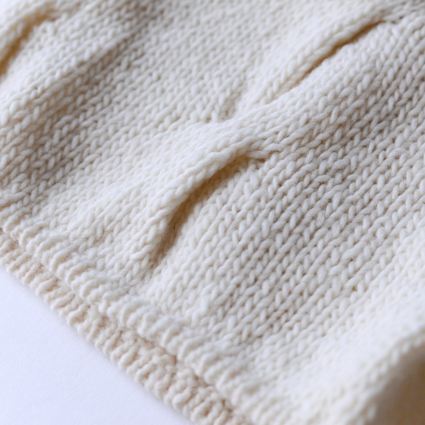 ウール手編みケーブルセーター Off White