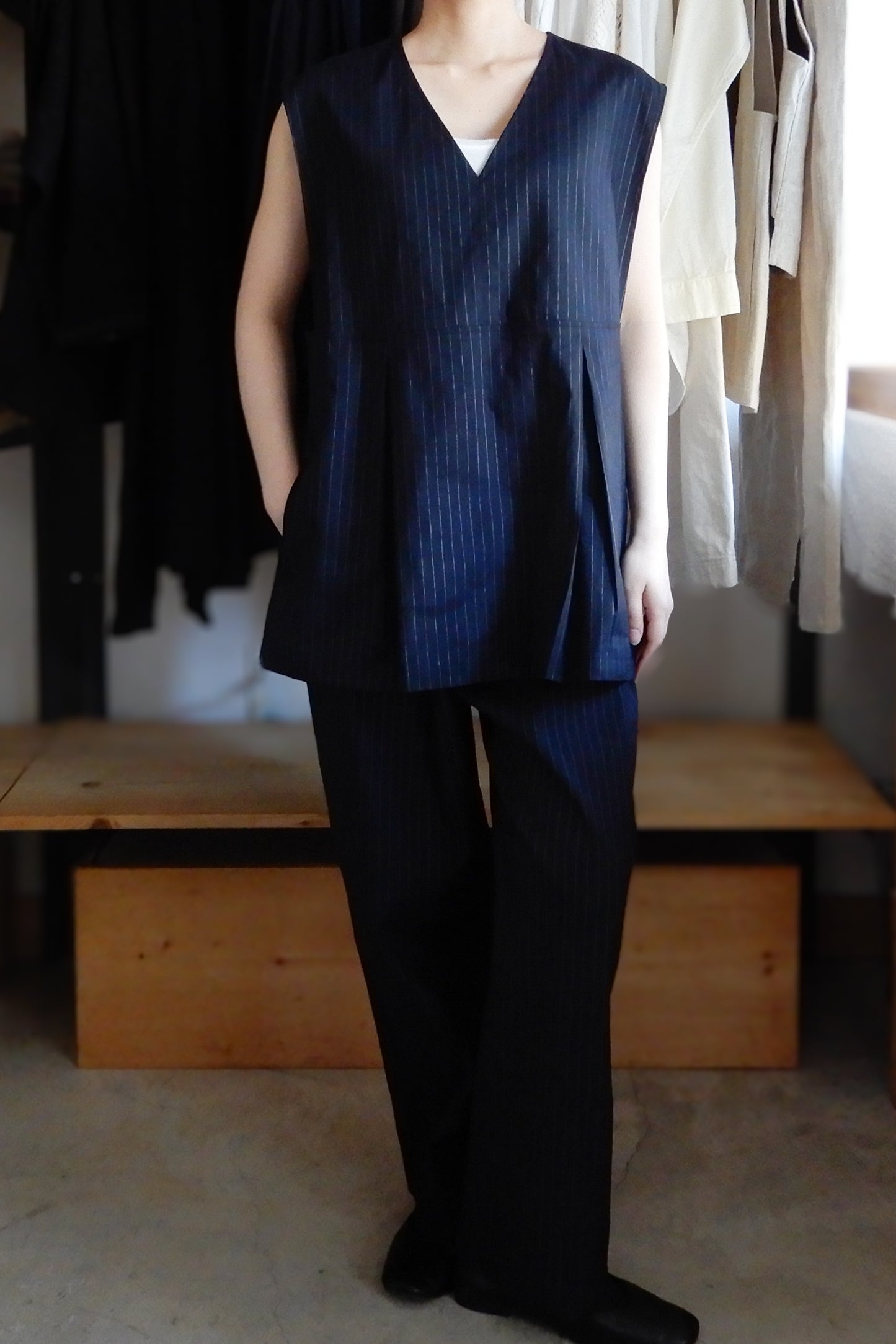 リネンレーヨンVネックタックプルオーバー Navy