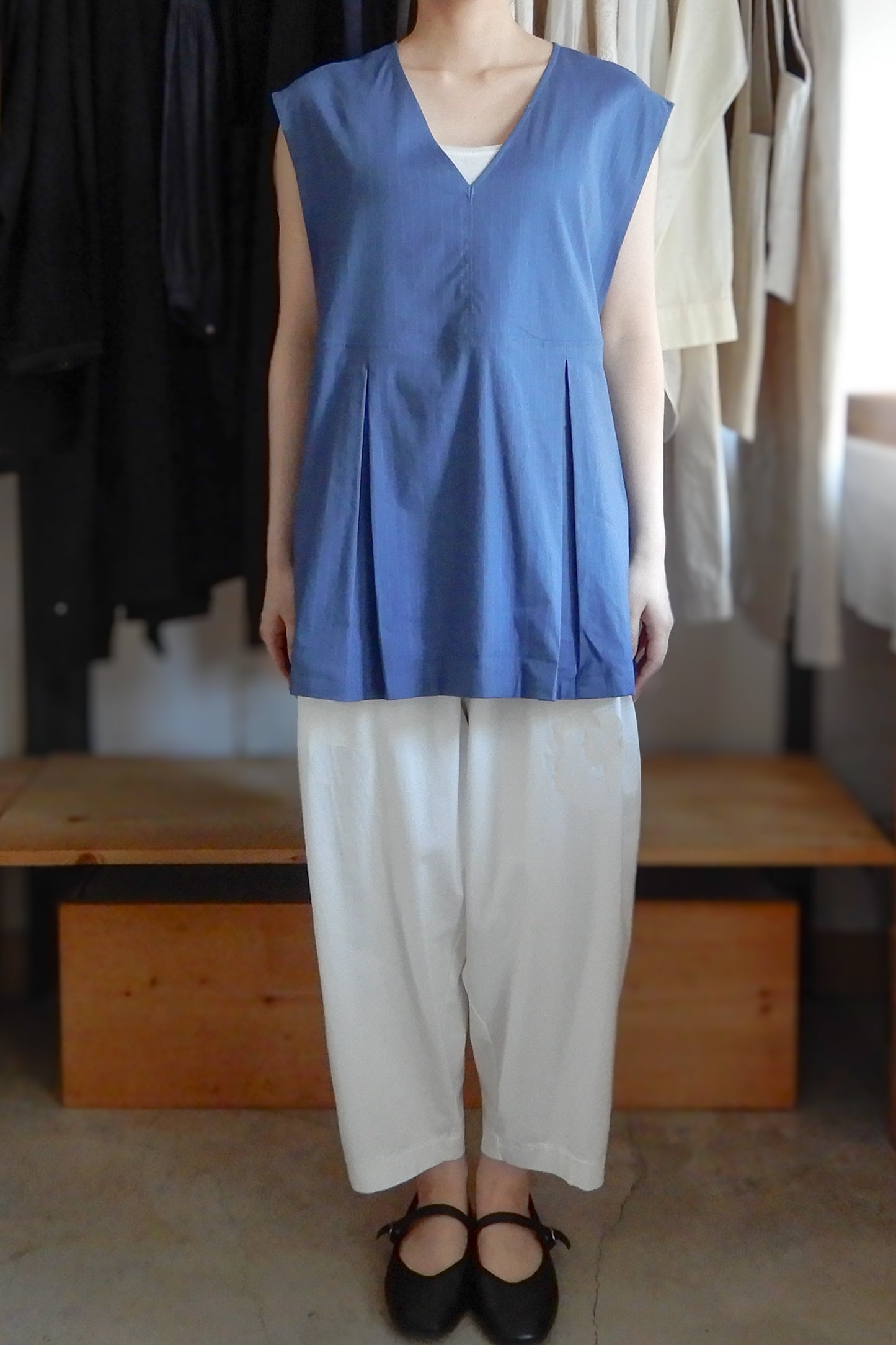 リネンレーヨンVネックタックプルオーバー Blue