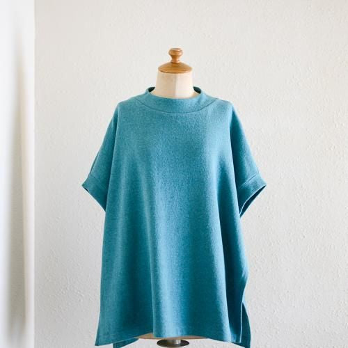 Oversized side-open pullover in the Lotus style