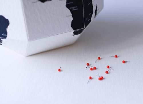 Pinable Globe M Country