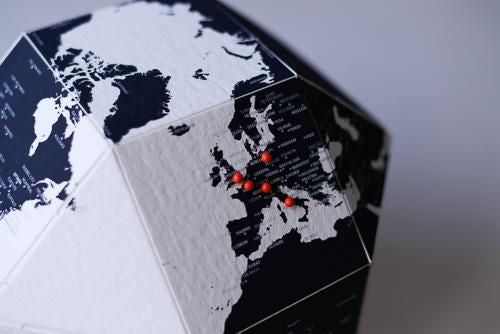 Pinable Globe M Country