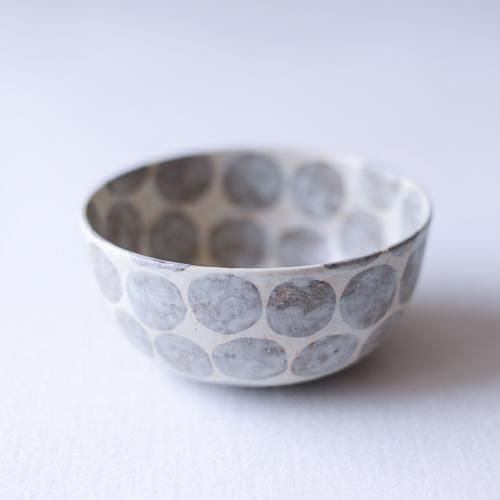 Round bowl with polka dots, gray