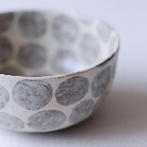 Round bowl with polka dots, gray
