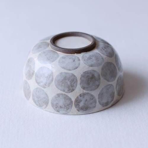 Round bowl with polka dots, gray