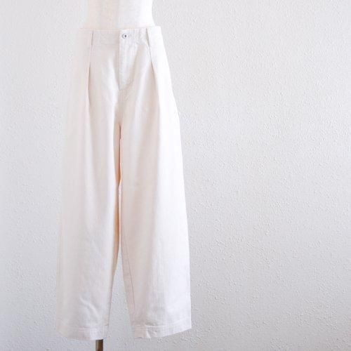 コットンヘリンボンタックパンツ 生成