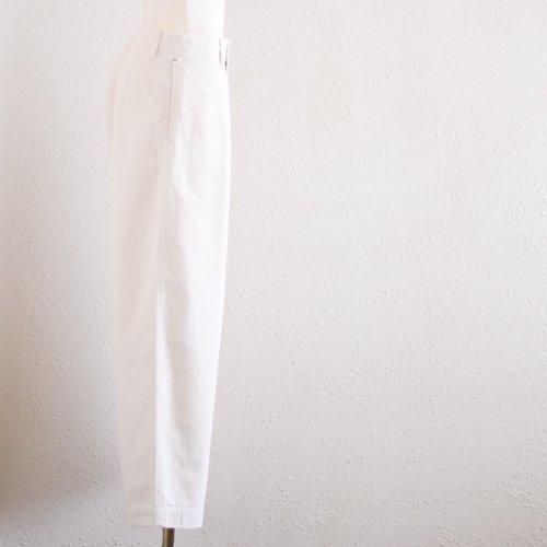 コットンヘリンボンタックパンツ 生成