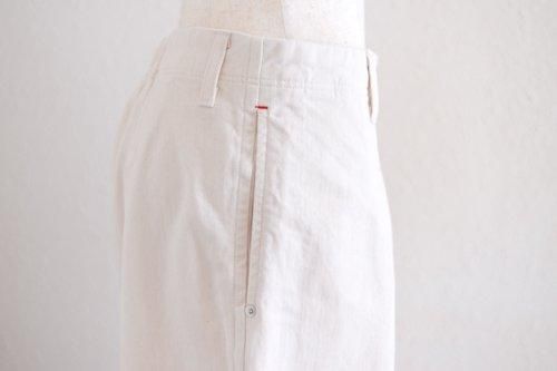 コットンヘリンボンタックパンツ 生成