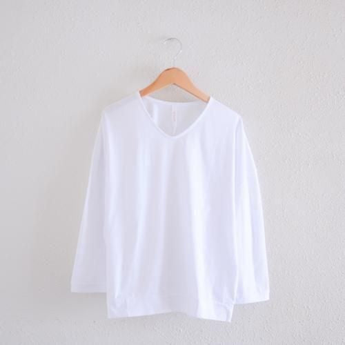 Soft cotton V-neck wide T-shirt White
