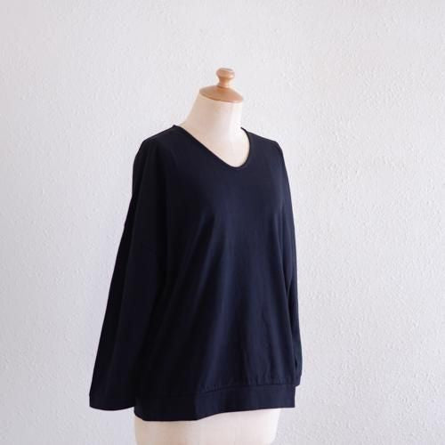 Soft cotton V-neck wide T-shirt in black