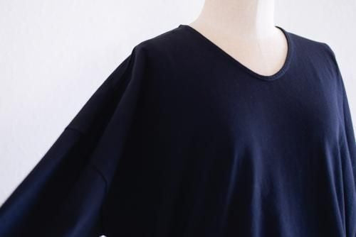 Soft cotton V-neck wide T-shirt in black
