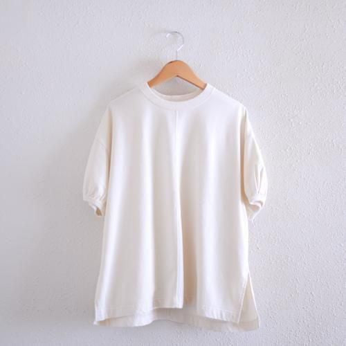 Cotton gathered sleeve pullover in off-white