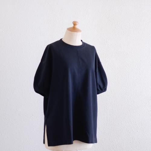 Cotton gathered sleeve pullover in Black