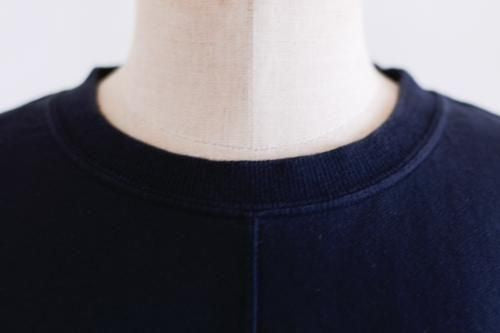 Cotton gathered sleeve pullover in Black