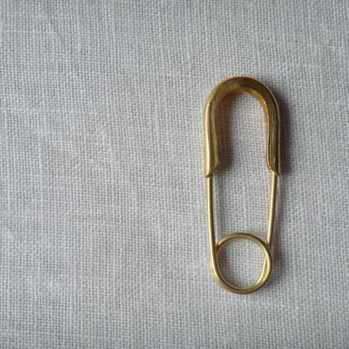 6 sets of brass safety pins