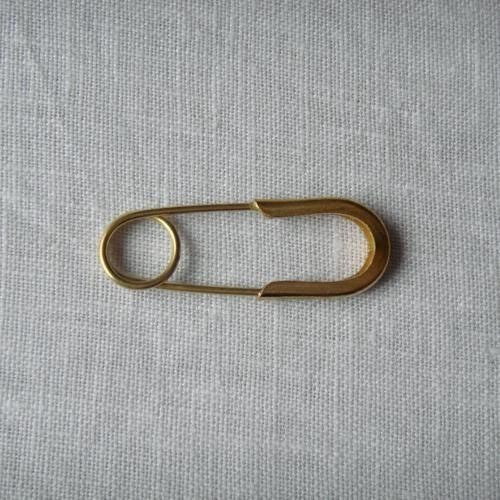 6 sets of brass safety pins
