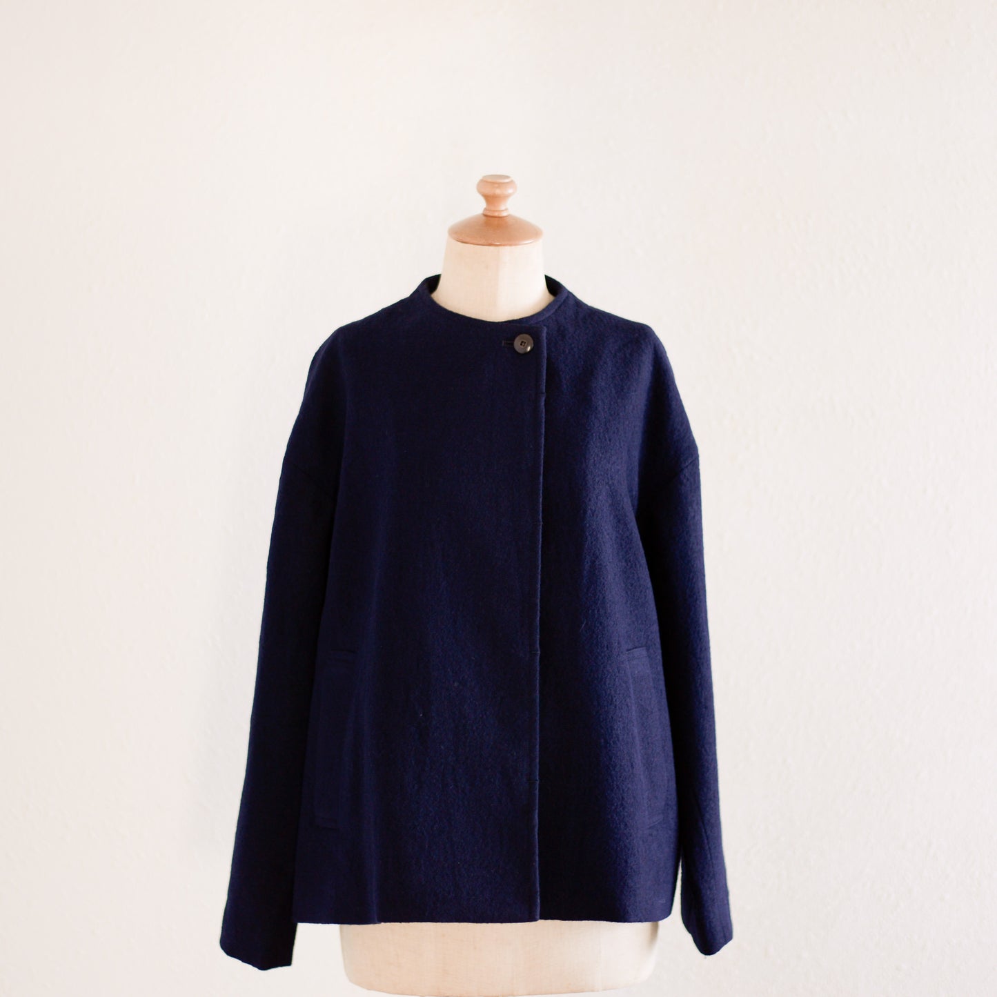 Wool collarless short jacket Black