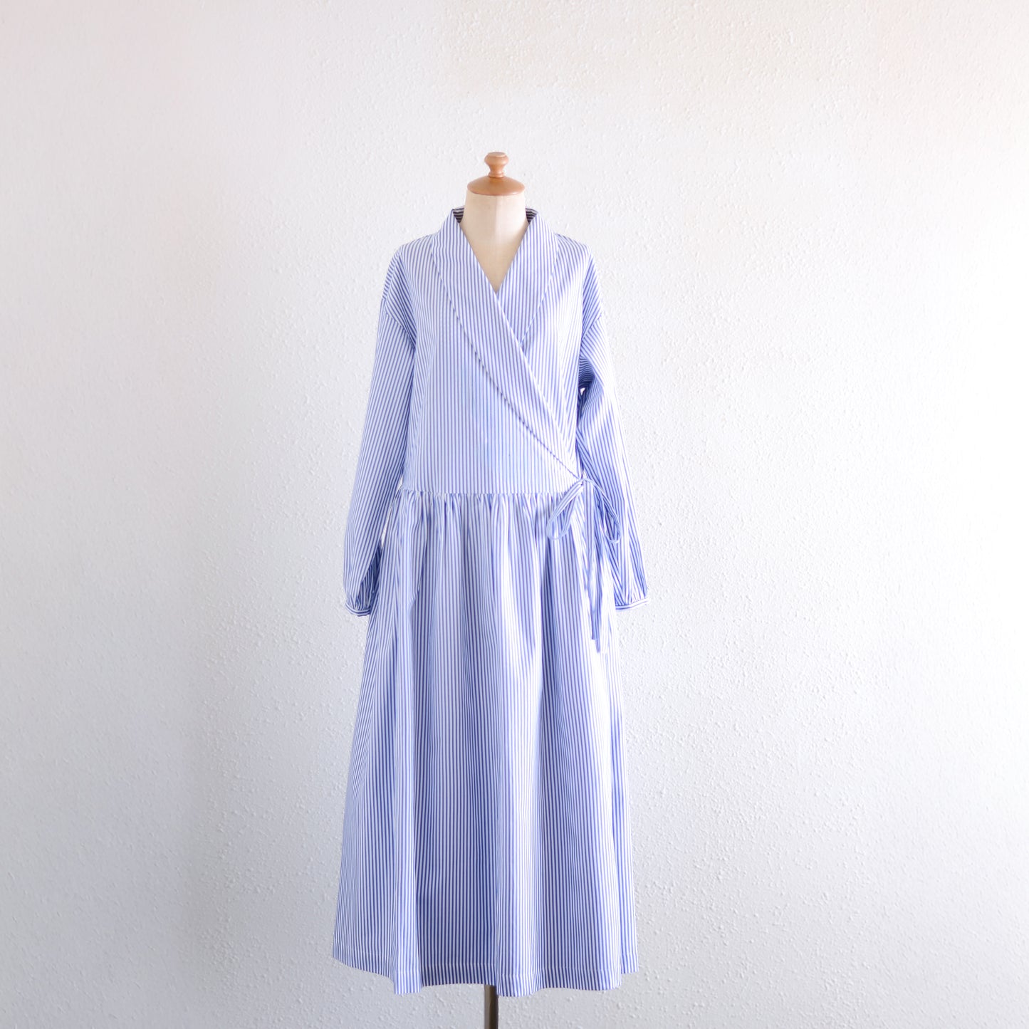 숄 칼라 랩 원피스 White×Navy