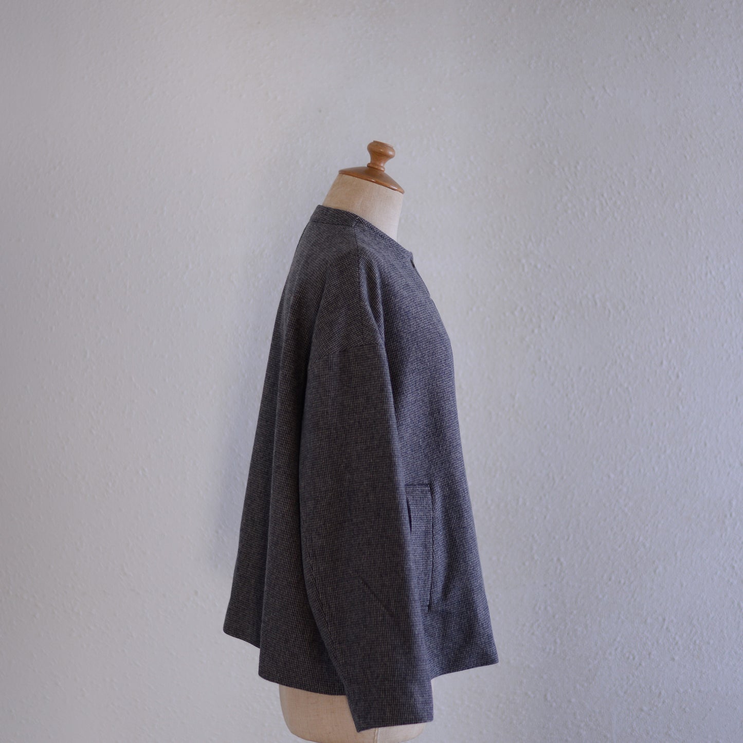 Wool collarless short jacket Beige x Black