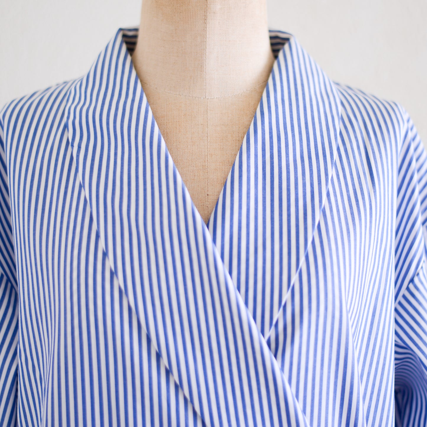 숄 칼라 랩 원피스 White×Navy