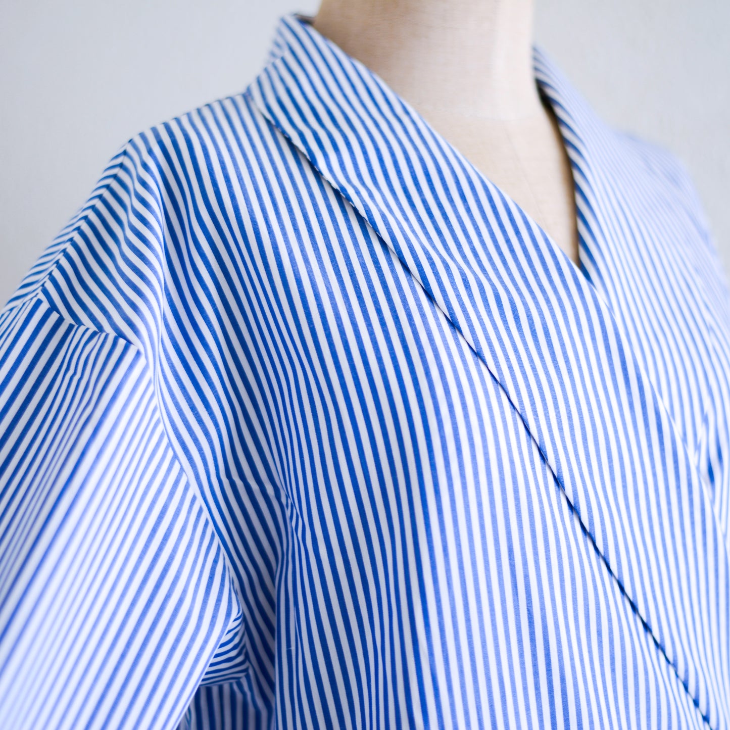 숄 칼라 랩 원피스 White×Navy