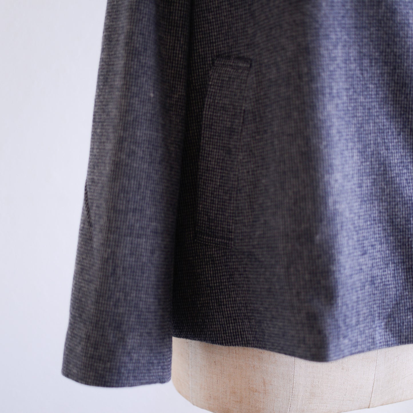 Wool collarless short jacket Beige x Black