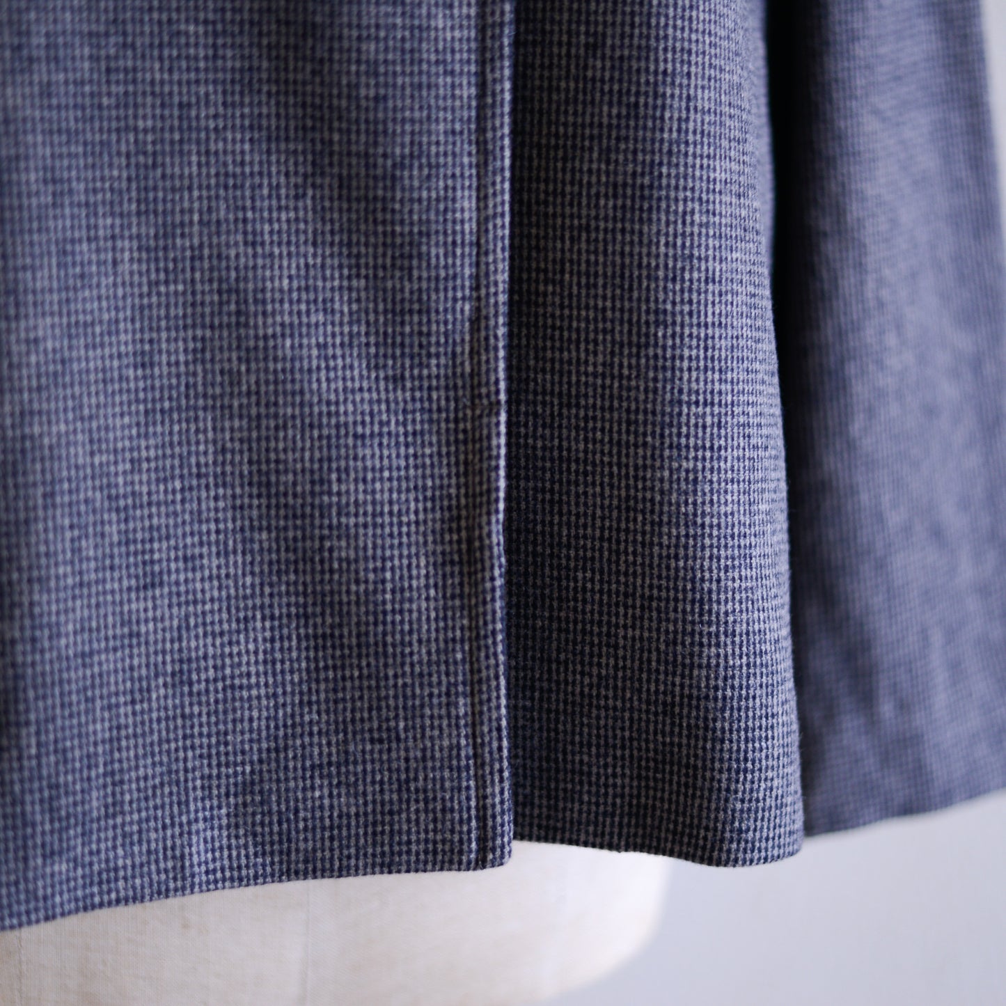 Wool collarless short jacket Beige x Black