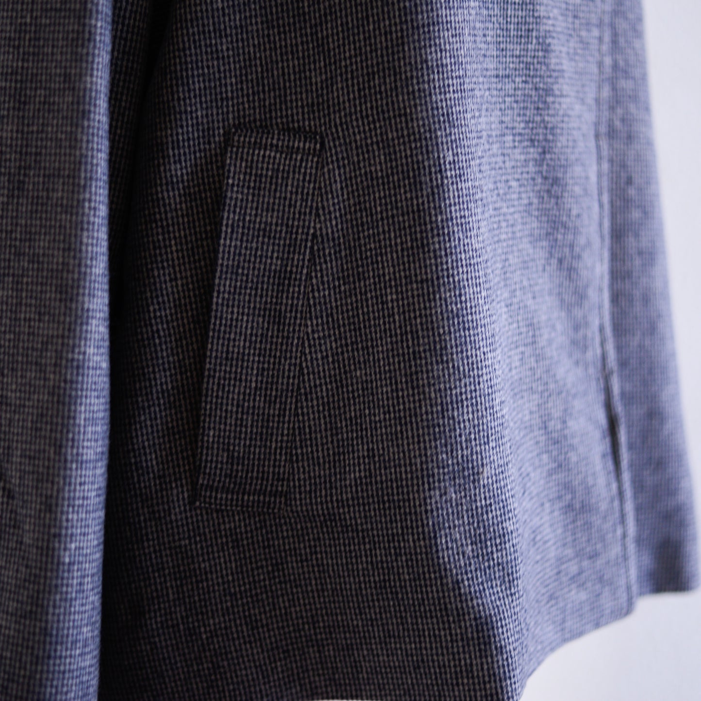 Wool collarless short jacket Beige x Black