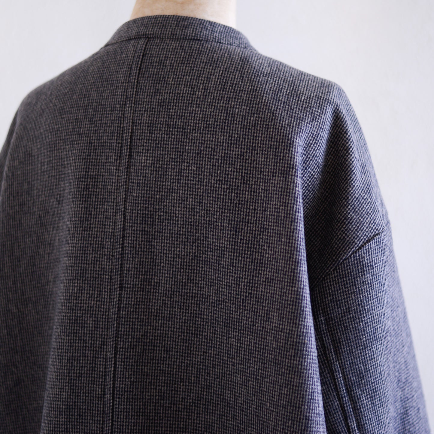 Wool collarless short jacket Beige x Black