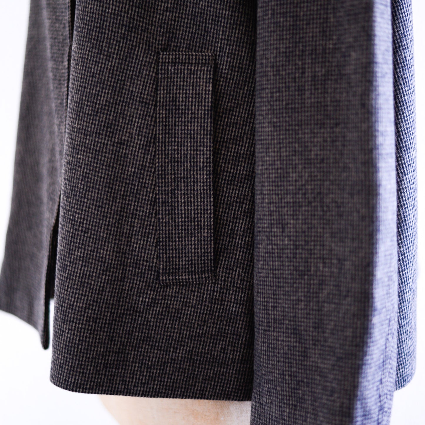 Wool collarless short jacket Beige x Black