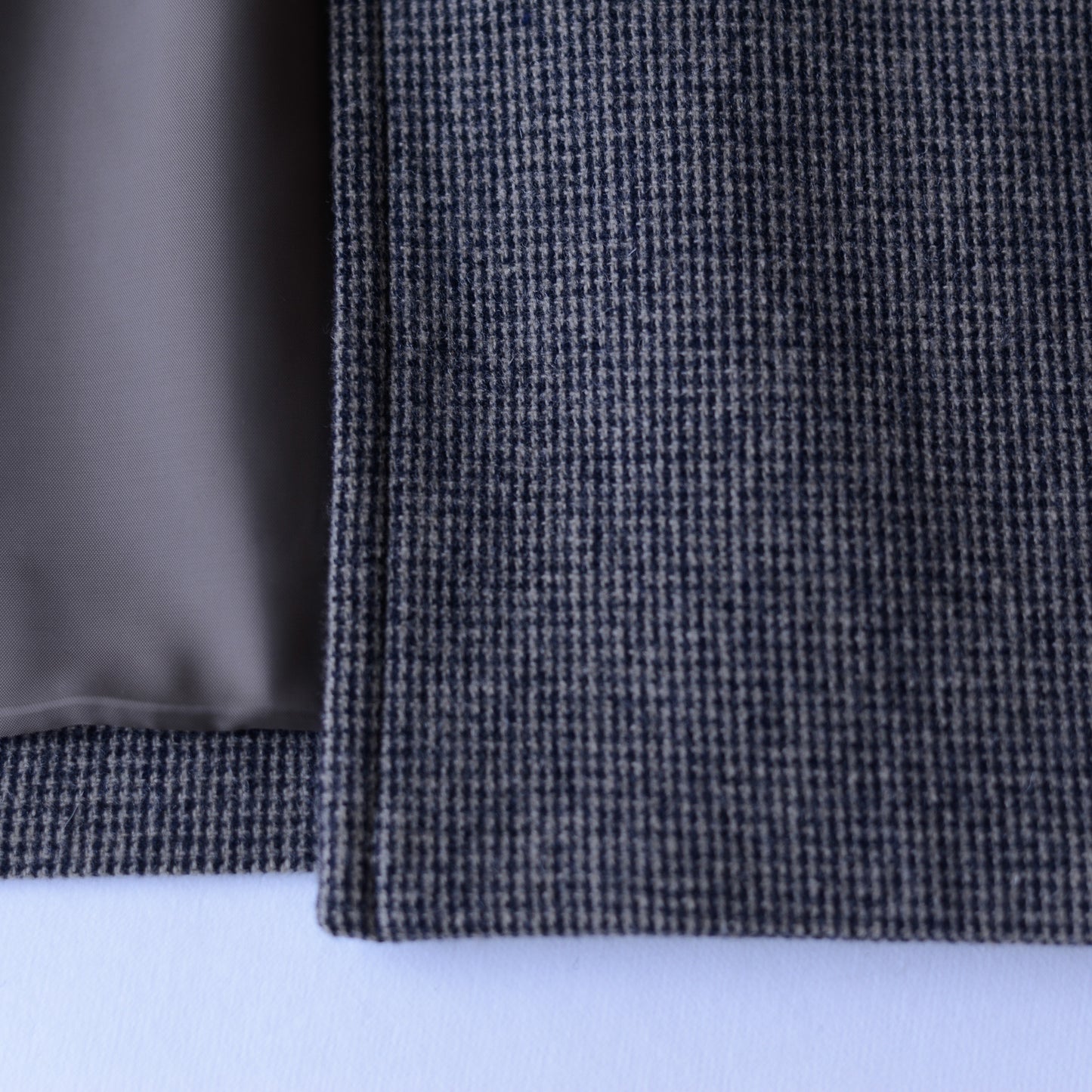 Wool collarless short jacket Beige x Black