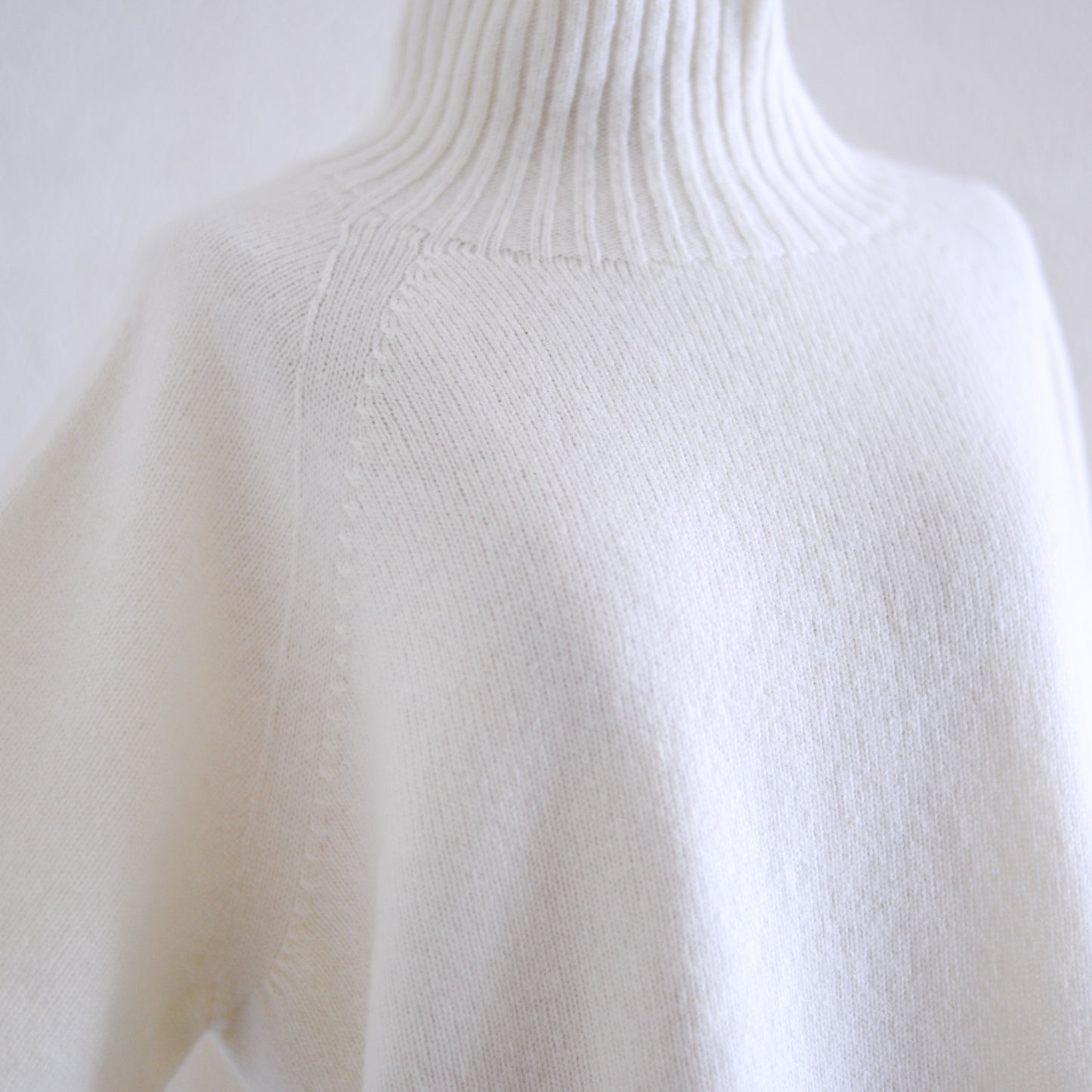 Australian Wool Turtleneck Off White