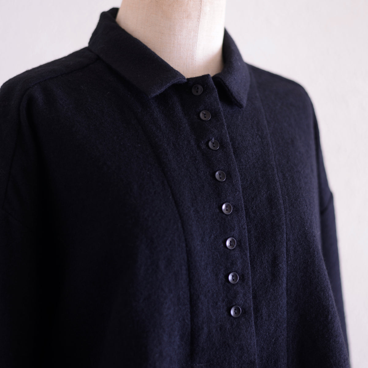 ウールプチカラーオーバーブラウス Black