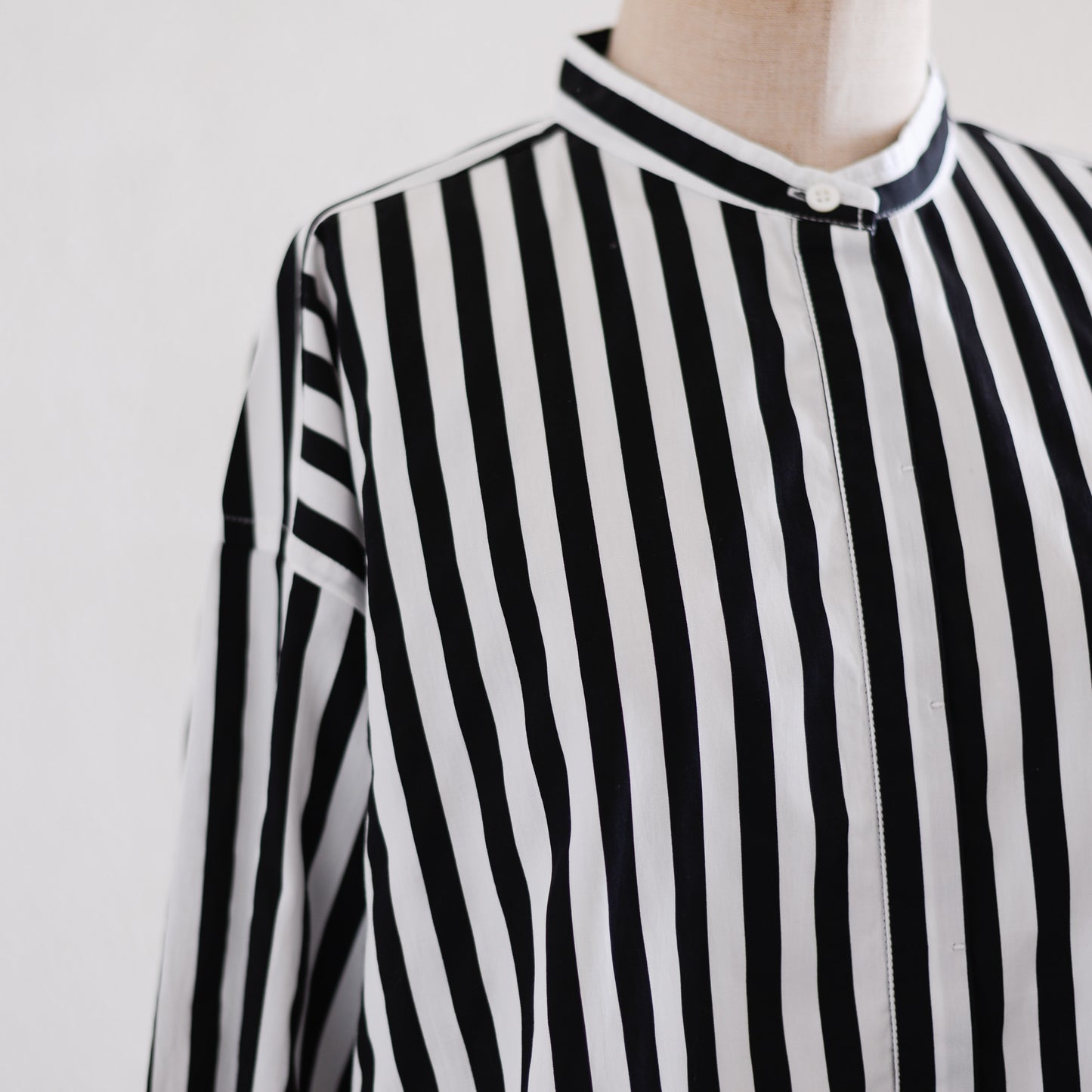 코튼 밴드 컬러 스트라이프 셔츠 Off White × Black