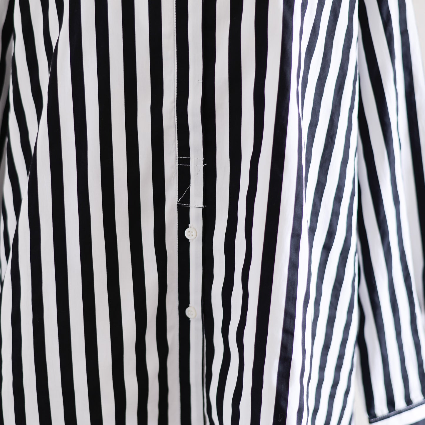 코튼 밴드 컬러 스트라이프 셔츠 Off White × Black