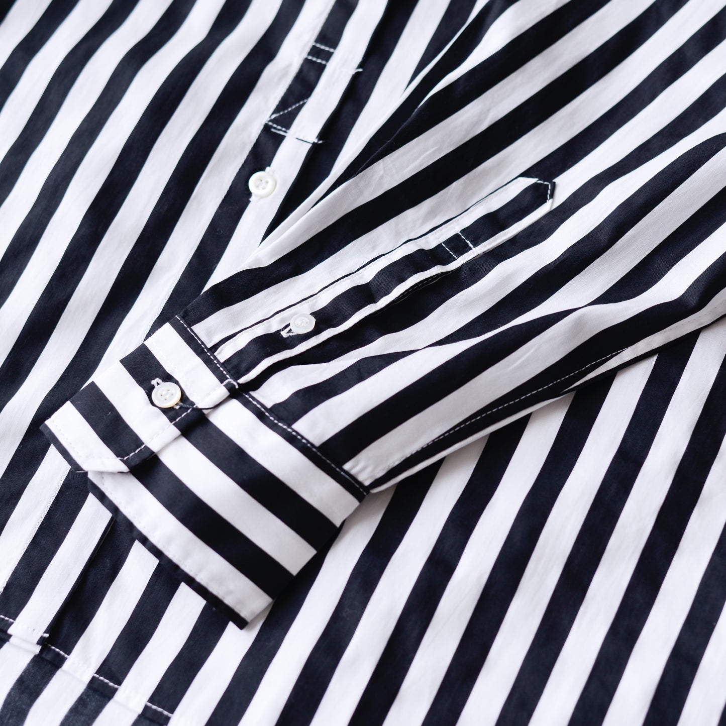 코튼 밴드 컬러 스트라이프 셔츠 Off White × Black