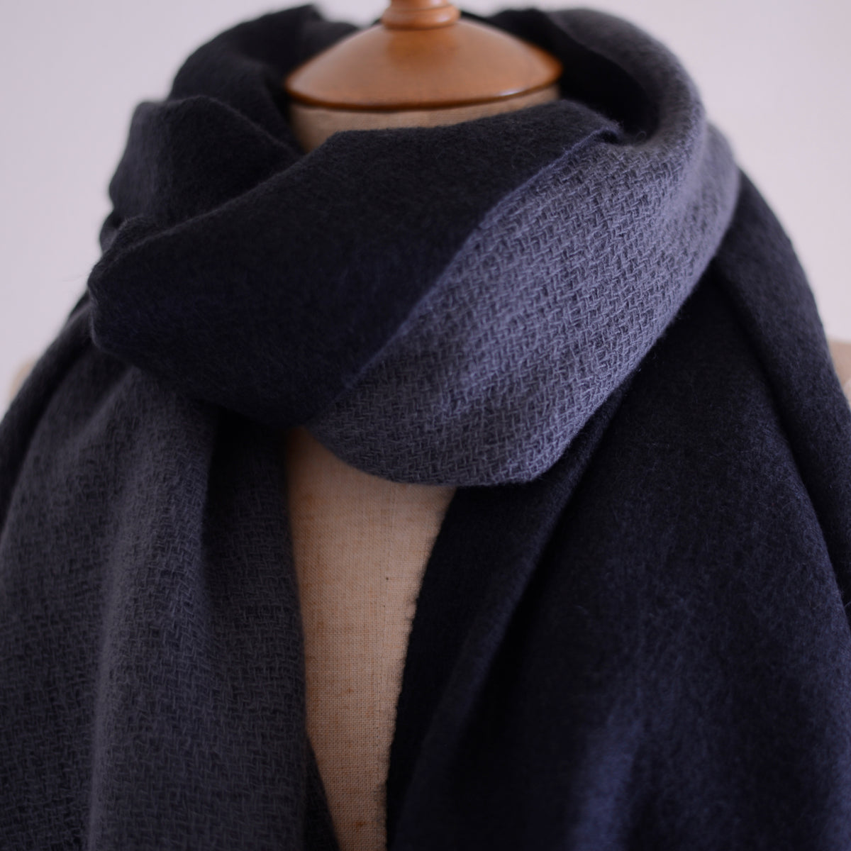 ダブルフェイスウールストール Black ×Gray