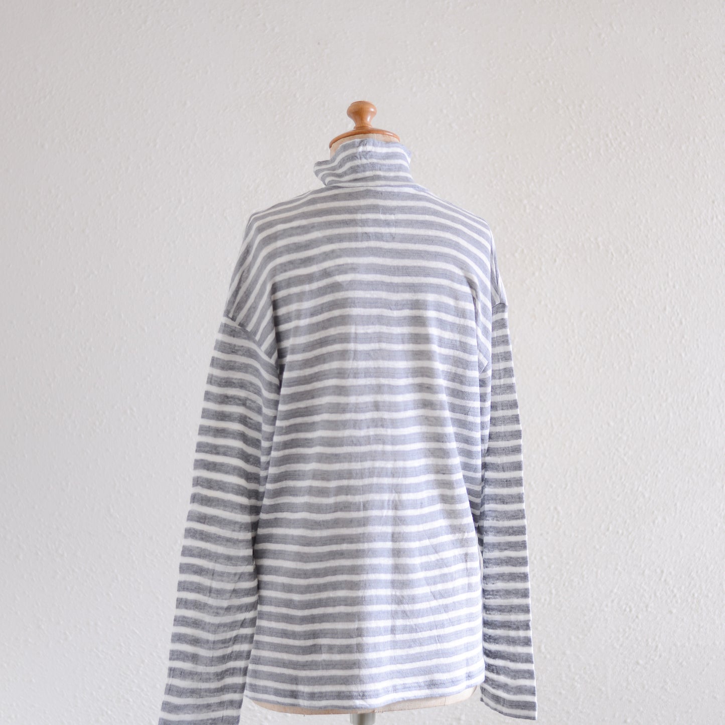 リネンボーダーハイネックプルオーバー Off White × Gray