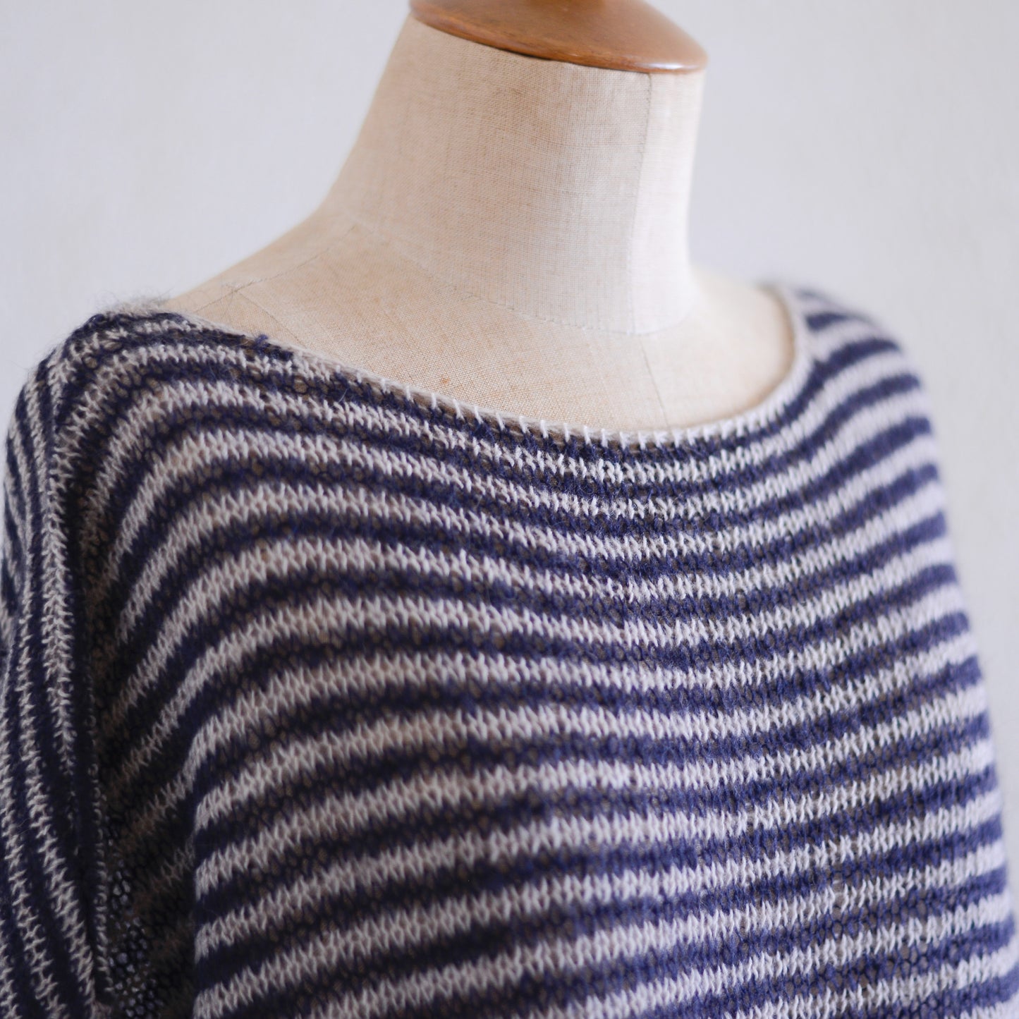 モヘアボートネックボーダーニット Beige × Black