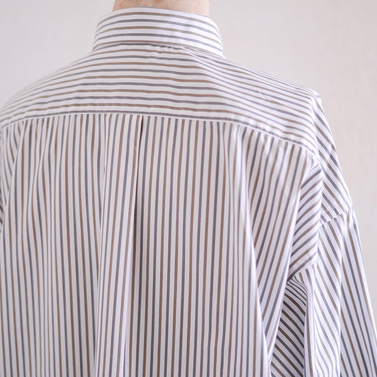 コットンワイドスプレッドカラーシャツ Off White × Khaki