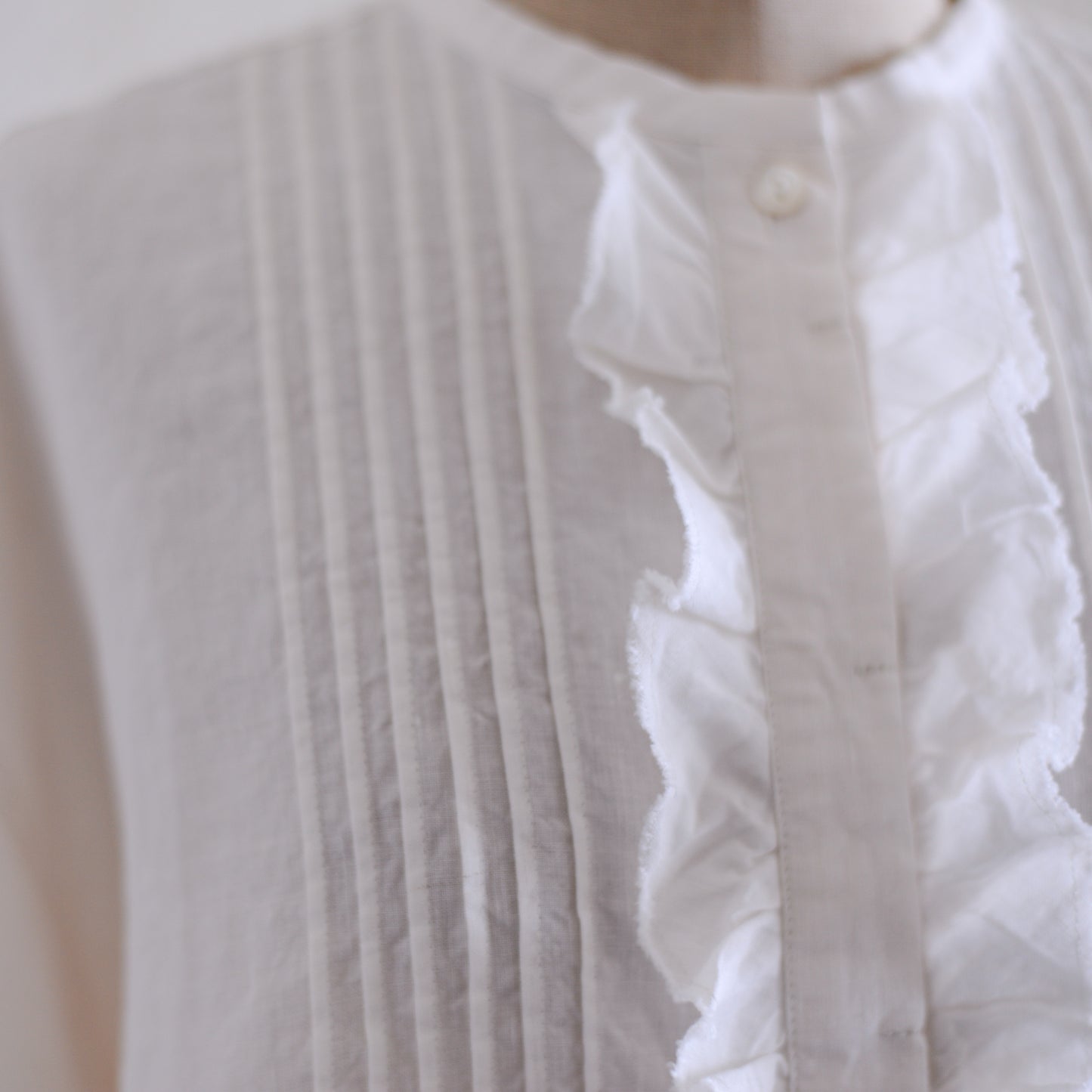 リネンラミータックフリルブラウス Off White