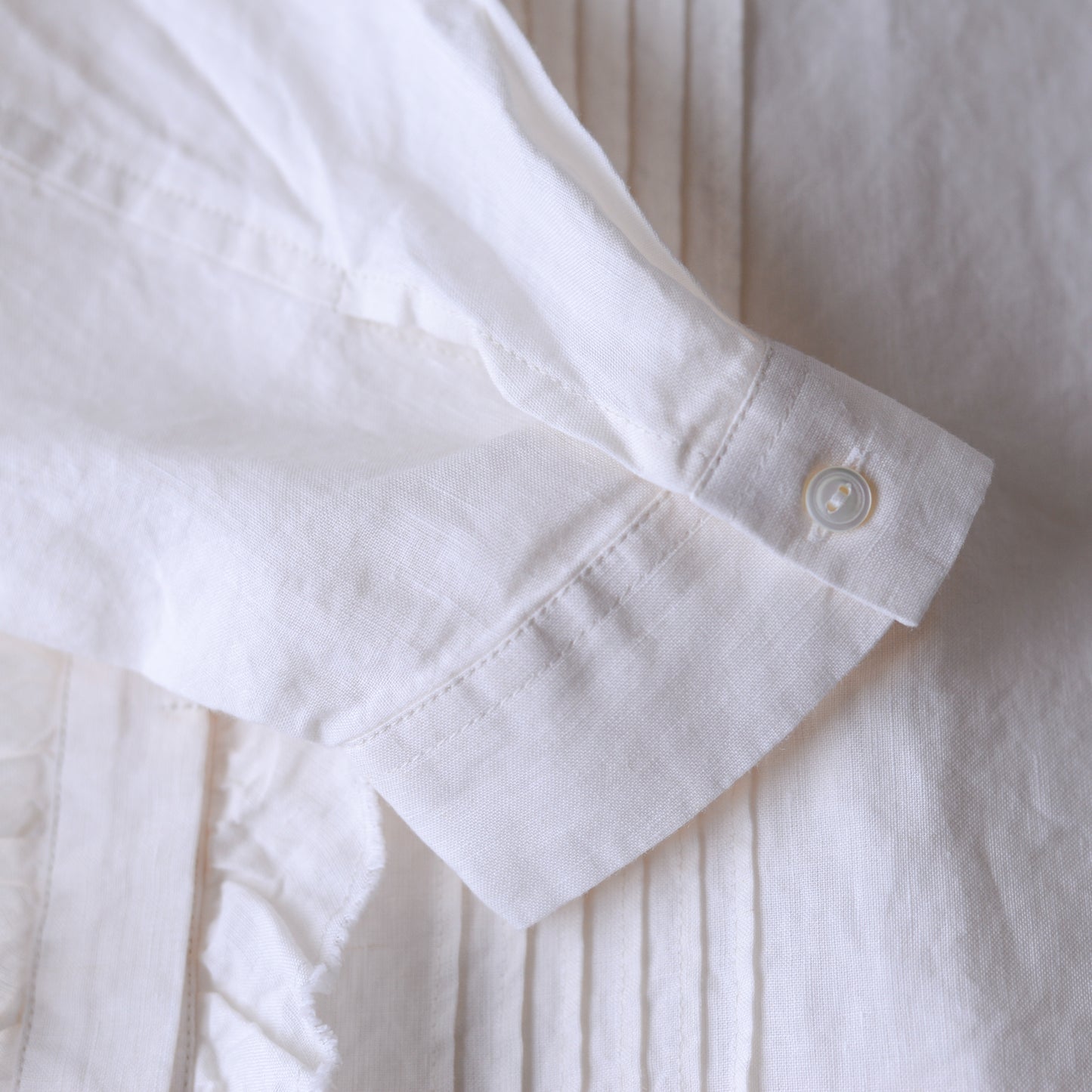 リネンラミータックフリルブラウス Off White