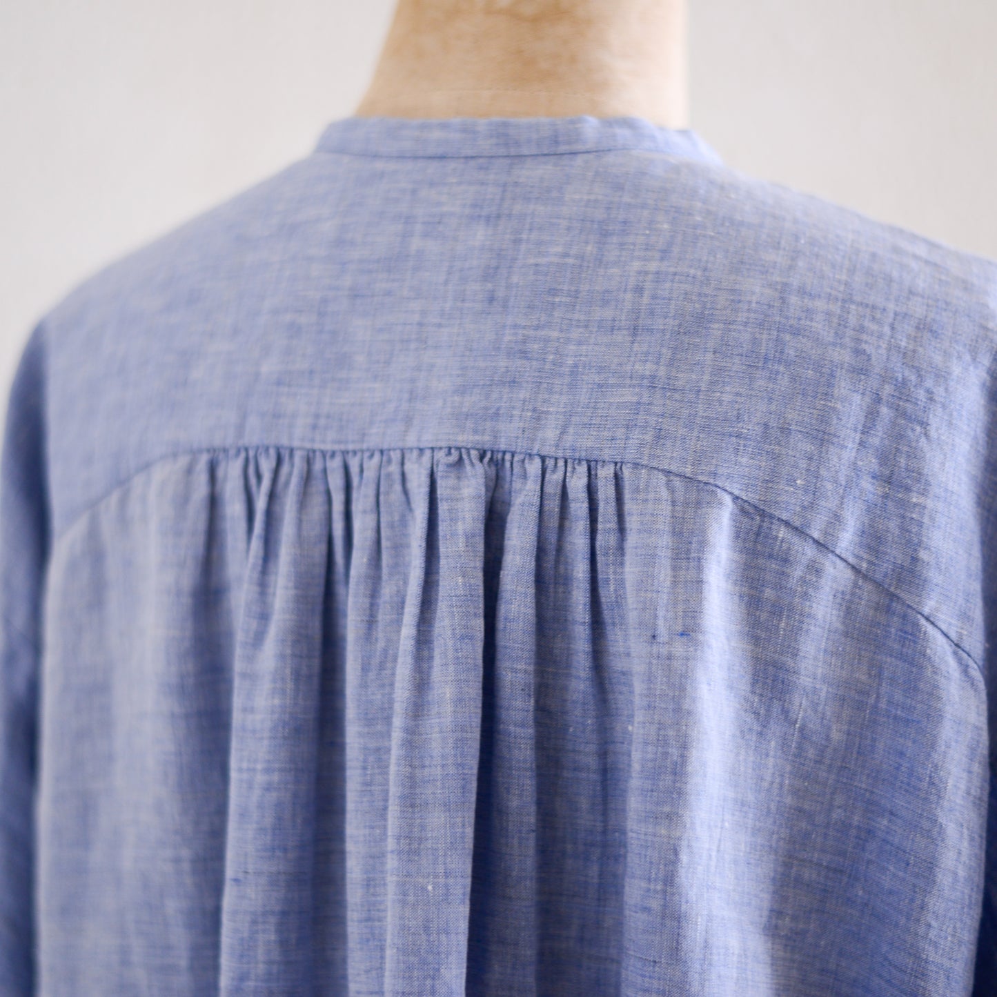 リネンラミータックフリルブラウス Blue