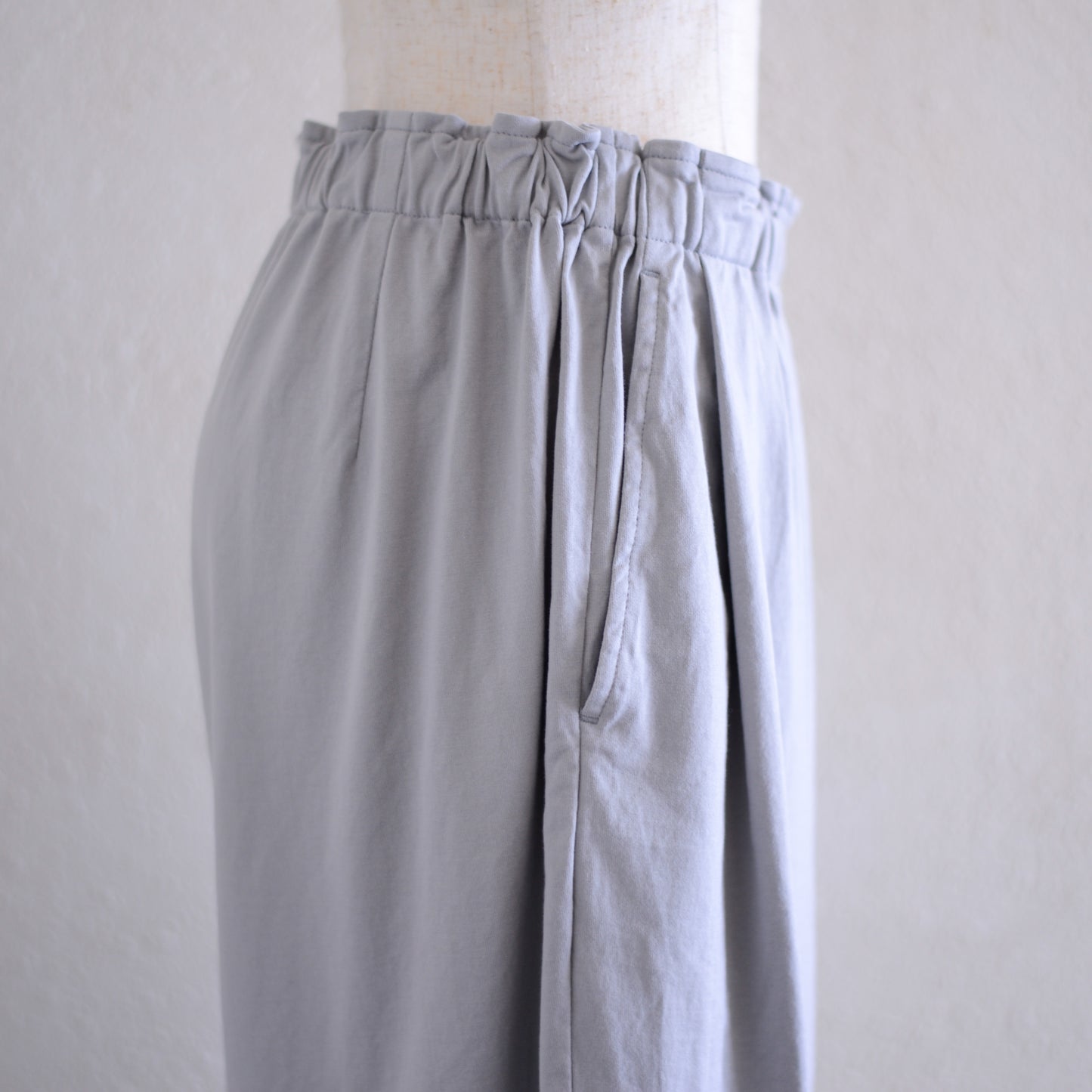 スムーズコットンテーパードパンツ Gray