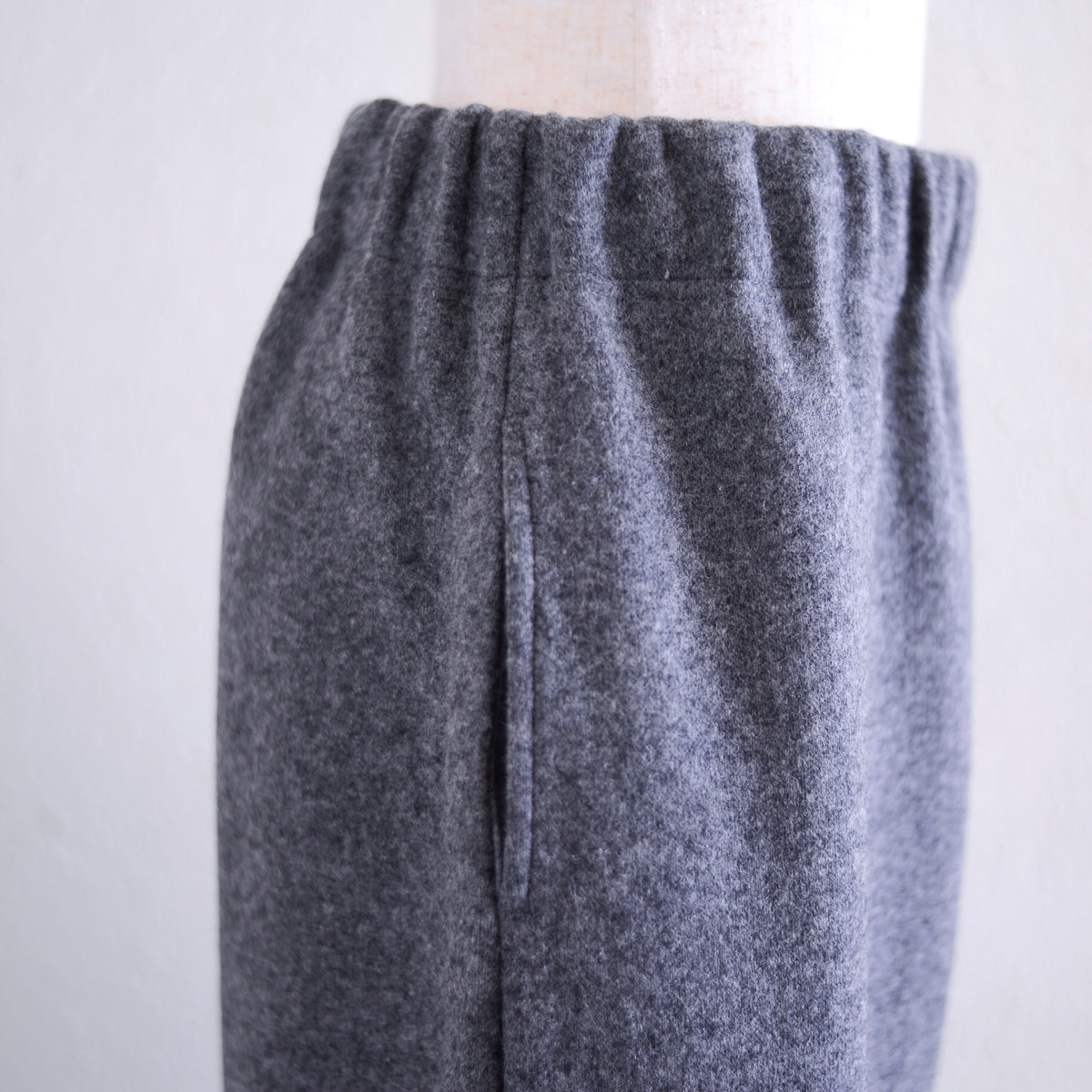 울 나일론 립 헴 팬츠 Gray Melange