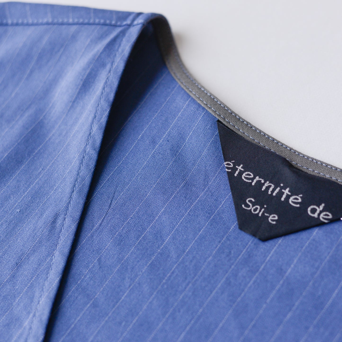 リネンレーヨンVネックタックプルオーバー Blue