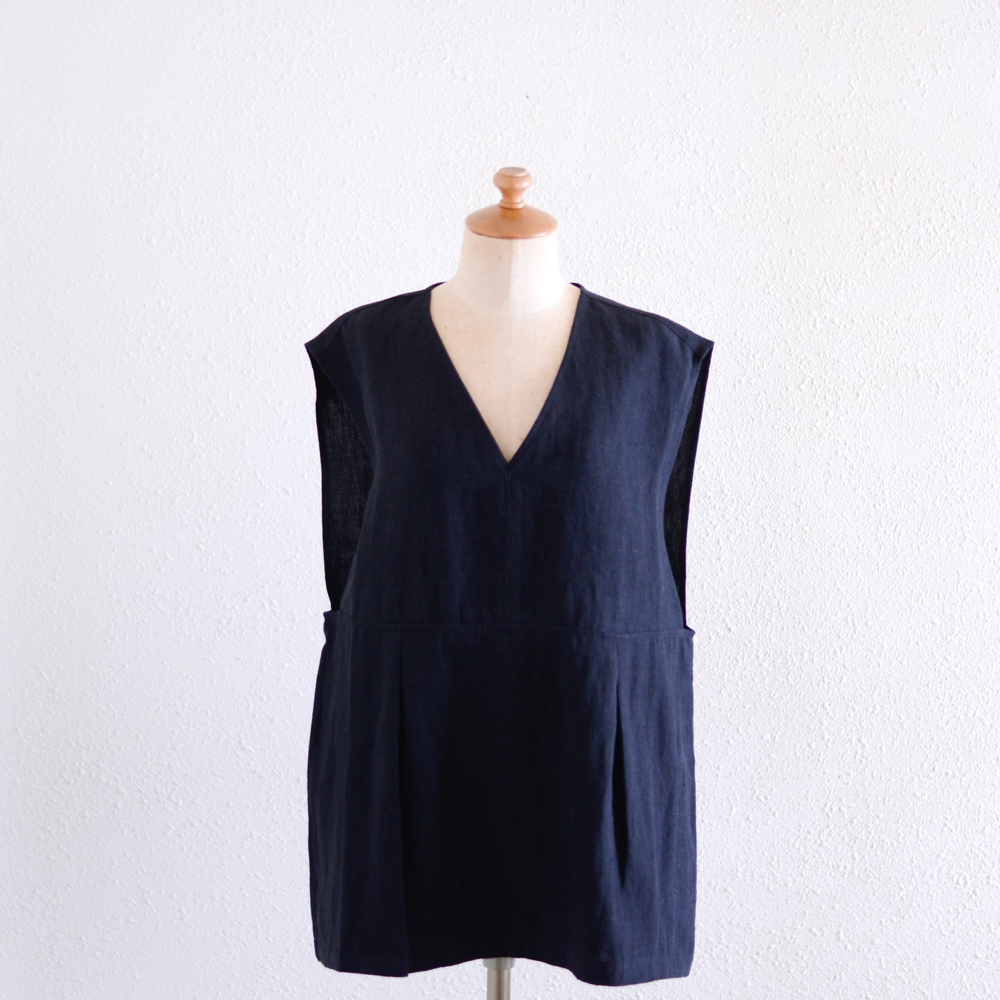 リネンVネックタックプルオーバー Black