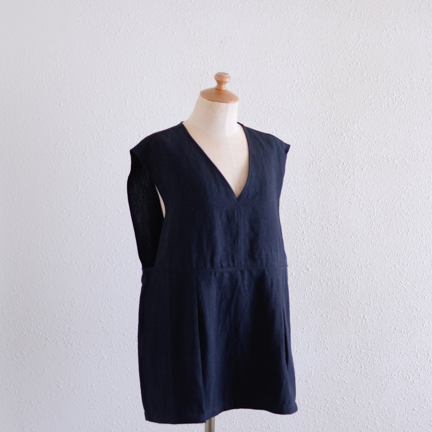 リネンVネックタックプルオーバー Black