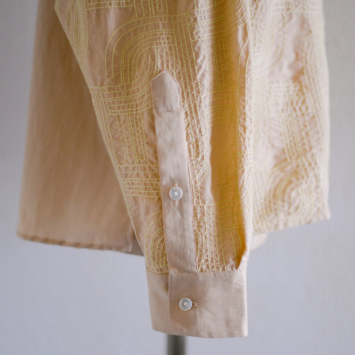 エンブロイダードコットンシャツ Peach